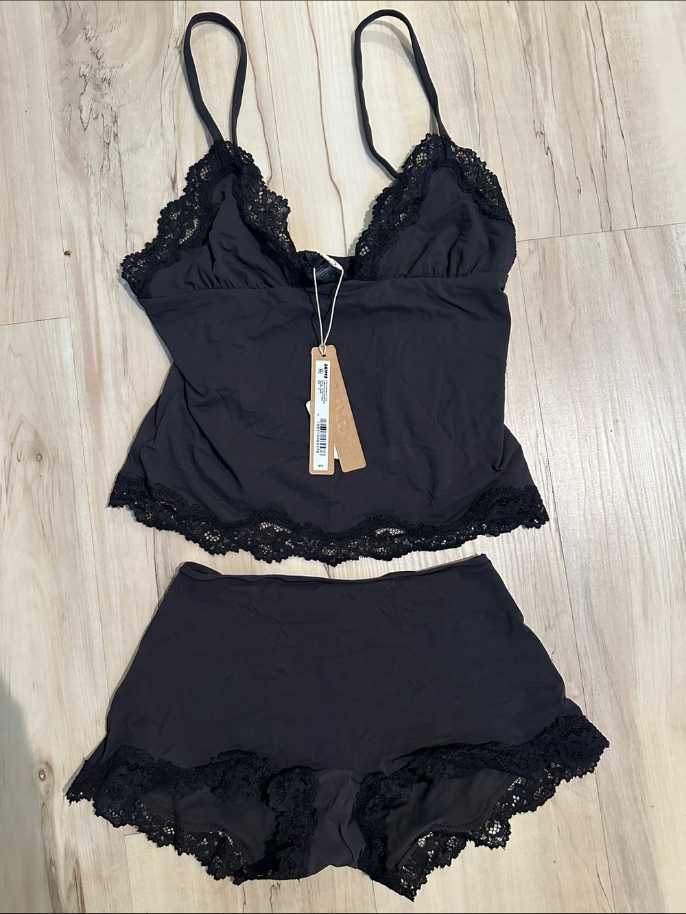 SKIMS Fits Everybody Lace-Trim Camisole & Short Sleep Set NWT